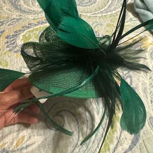 Elegant Green Feather Fascinator